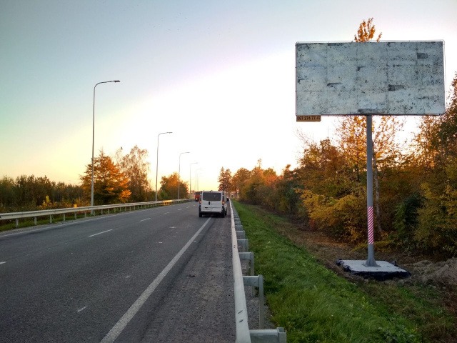 Щит 6x3,  а/д ЛьвівПустомити Меденичі 15+200 км Праворуч вїзд у м.Пустомити