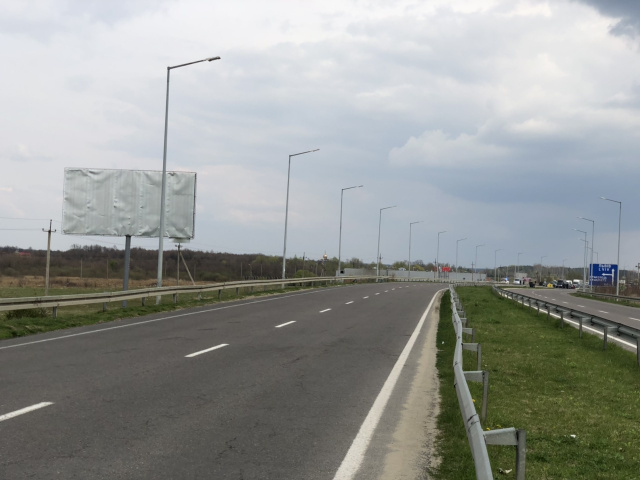 Щит 6x3, а/д М10 Краківець Львів 69+260 км праворуч смт.Краківець перед митним переходом Краківець Щит 6x3, а/д М10 Краківець Львів 69+260 км праворуч смт.Краківець перед митним переходом Краківець