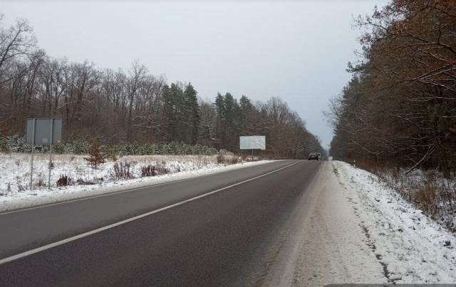Щит 6x3, а/д М10 Краківець Львів 30+300 км праворуч Вїзд в м.Новояворівськ з м.Львів (лісна) Щит 6x3, а/д М10 Краківець Львів 30+300 км праворуч Вїзд в м.Новояворівськ з м.Львів (лісна)