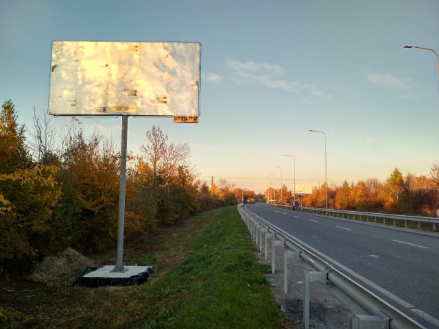 Щит 6x3,  а/д ЛьвівПустомити Меденичі 15+200 км Праворуч вїзд у м.Пустомити
