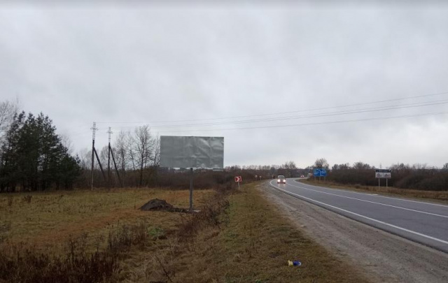 Щит 6x3,  а/д М10 Краківець Львів 50+700 км ліворуч Вїзд в  м.Яворів з м.Новояворівськ (біля Мийки в сторону кордону)
